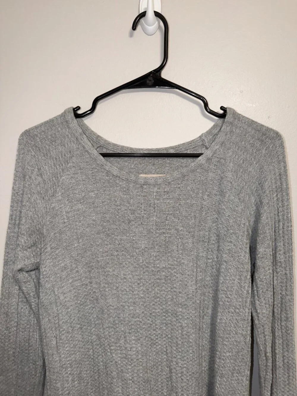 Chaser Gray Ribbed Long Sleeve Top Size S Scoop Neck Casual Basic Tee - Picture 4 of 7
